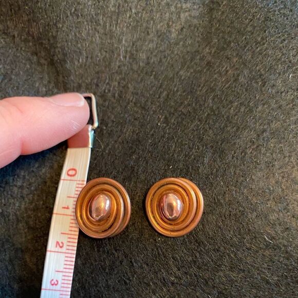 90s Copper Tone Metal Earrings - Picture 5 of 5
